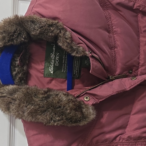 Eddie Bauer Women's Goose Down Puffer Fur Trim Burgendy Mauve Vest Petite XL - Picture 2 of 7
